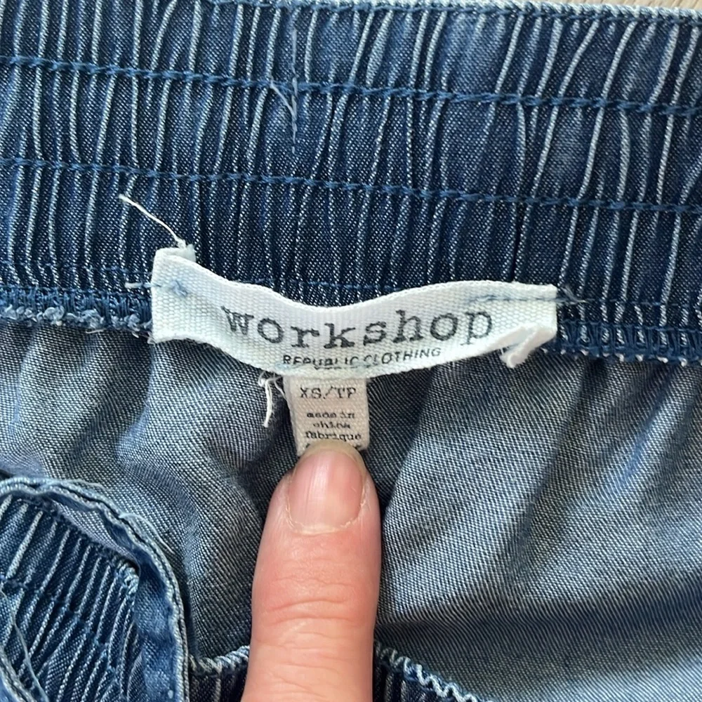 Women’s size XS lightweight pull on chambray pants. - Picture 3 of 4